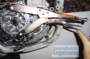 Kupplungskorbhalter Zange