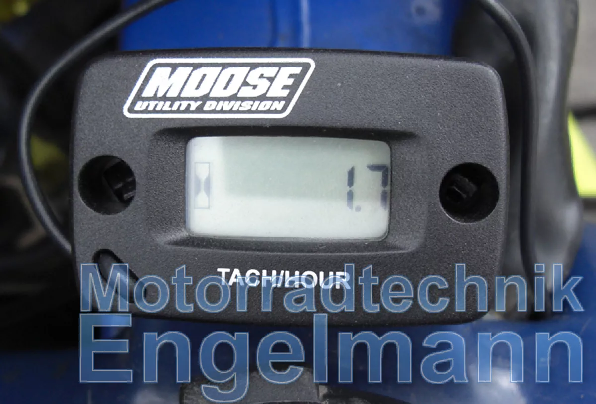 https://www.motorradtechnik-engelmann.de/images/product_images/popup_images/betriebsstundenzaehler-mit-drehzahlmesser-induktiv-ohne-batterie-stundenzaehler_15589-1.webp